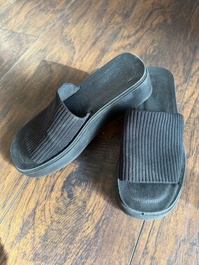 Black Ribbed Y2K Slide Platform Sandals Cushionaire size 8